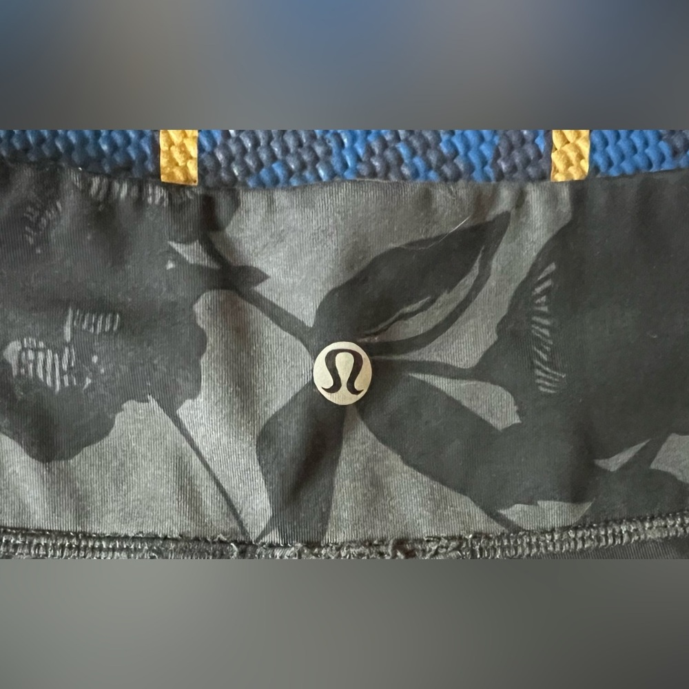 Lululemon Black Floral Capri Leggings - Picture 4 of 7